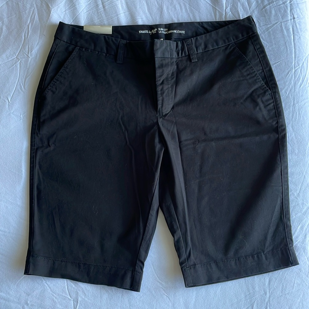 Gap women’s Bermuda khaki shorts size 14